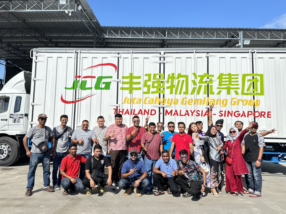 JCG logistics truck fleet